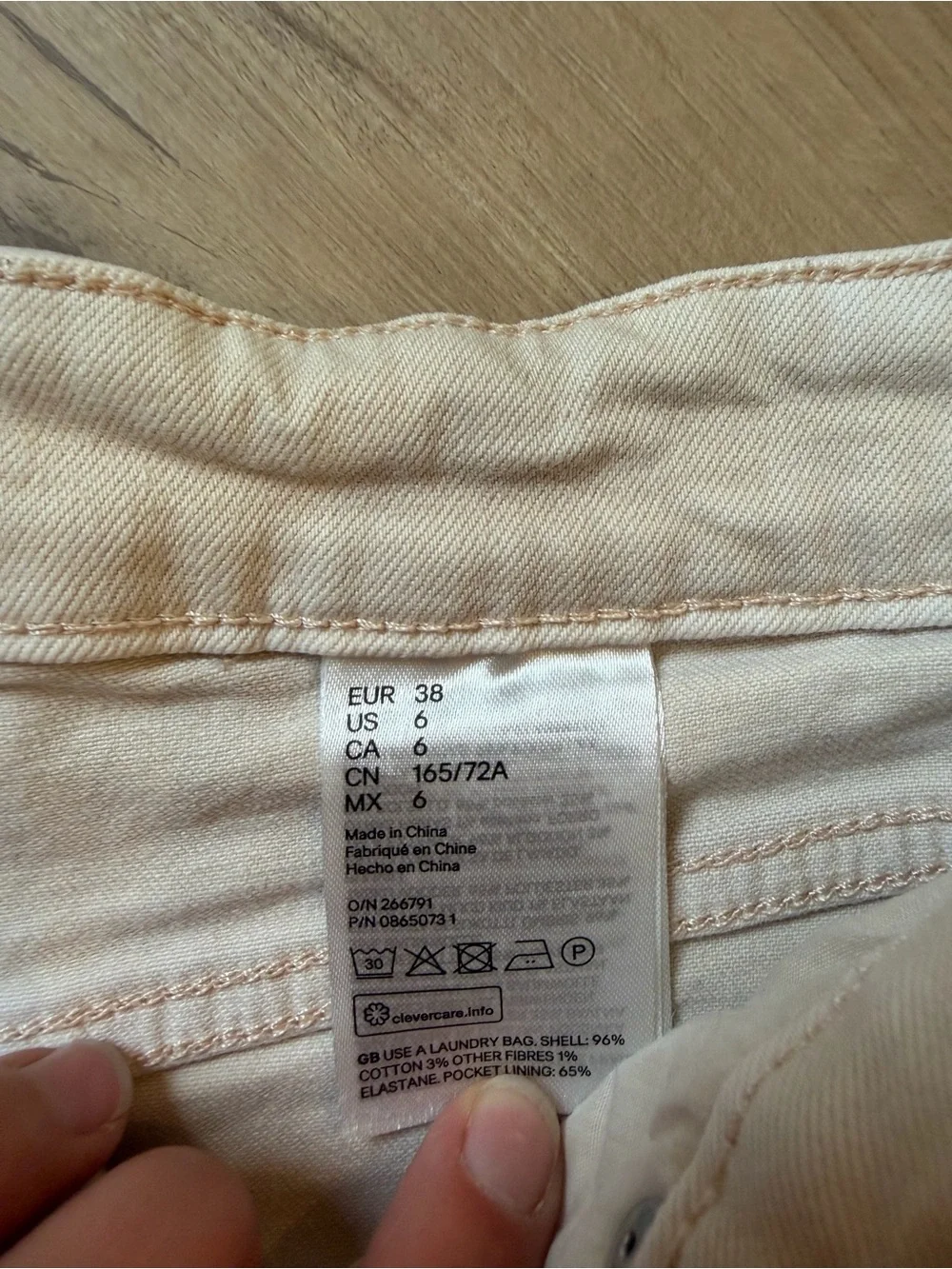 H&M Cream High Rise Raw Hem Denim Shorts Size 6
